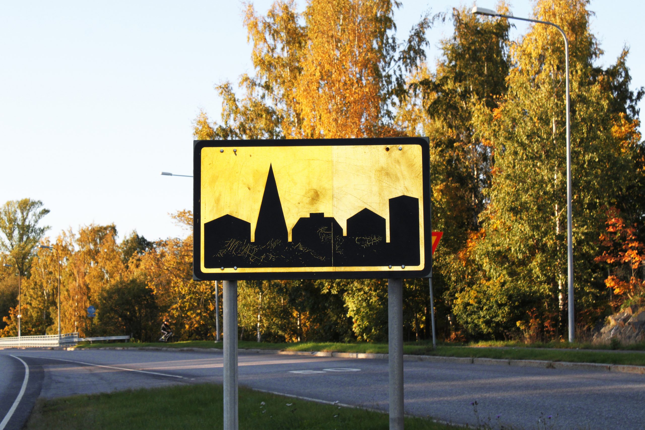 KUSTI LAKKASI POLKEMASTA